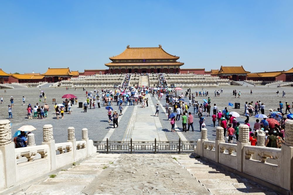 16 место. Запретный Город в Пекине — это бывшая резиденция императоров династий Мин и Цин, в которой находится около 800 дворцов. В течение пяти столетий резиденция была закрыта для внешнего мира. Каждый год сюда приезжает 15,3 миллиона человек.