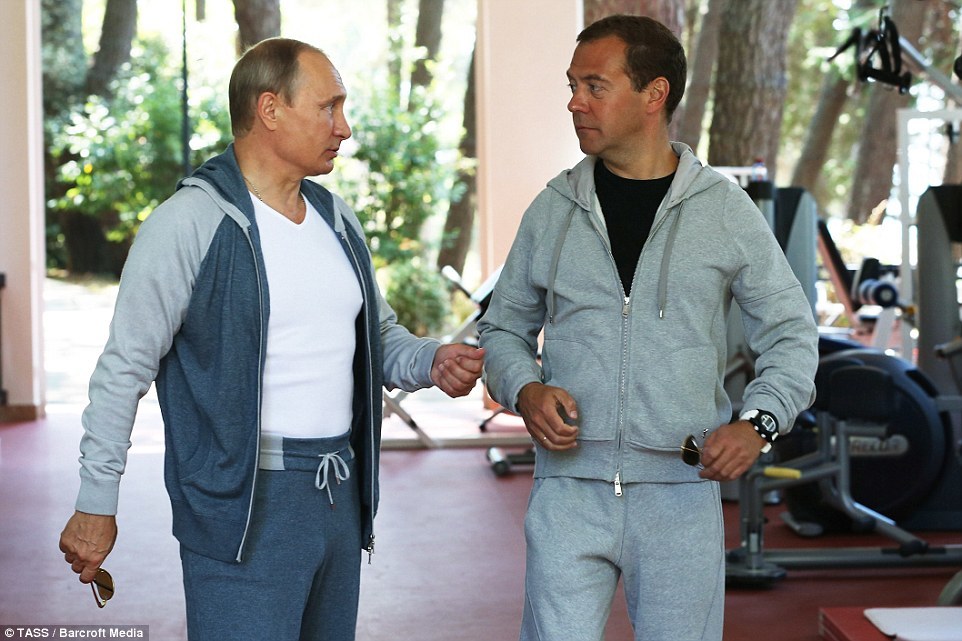 Спортивные президент и премьер министр России