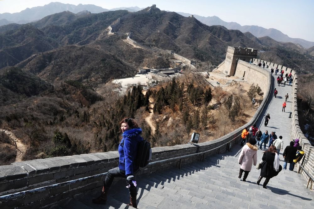 26 место. Великая китайская стена (Wanli Changcheng) — это самое большое строительное сооружение древнего Китая, состоящее из оборонительных укреплений, возведённых в разное время для того, чтобы защитить северные границы страны от кочевых народов Севера. Ежегодно её посещают 10,7 миллионов человек.