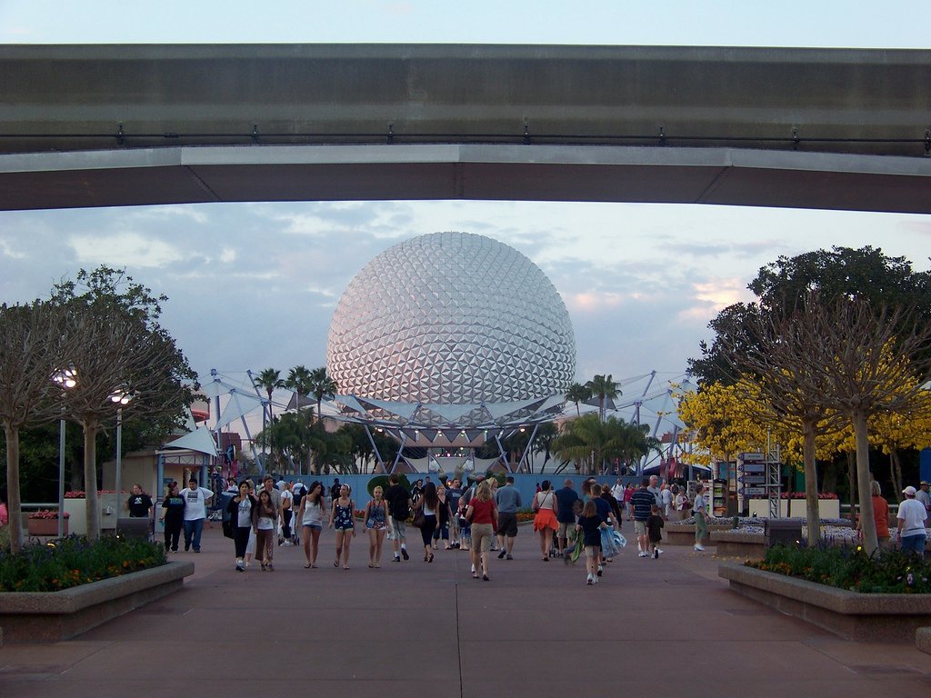 24 место. Walt Disney World Resort в Лейк Буэна Виста, штат Флорида. Этот парк развлечений, расположенный на участке площадью 12 тысяч гектаров, является одним из крупнейших развлекательных комплексов в мире. Ежегодно его посещает 11,2 миллиона человек.