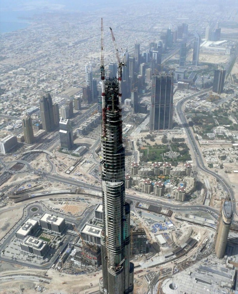 Небоскрёб «Бурдж-Халифа» в Дубае