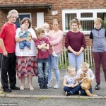 Многодетная английская семья требует у местных властей дом с девятью спальнями