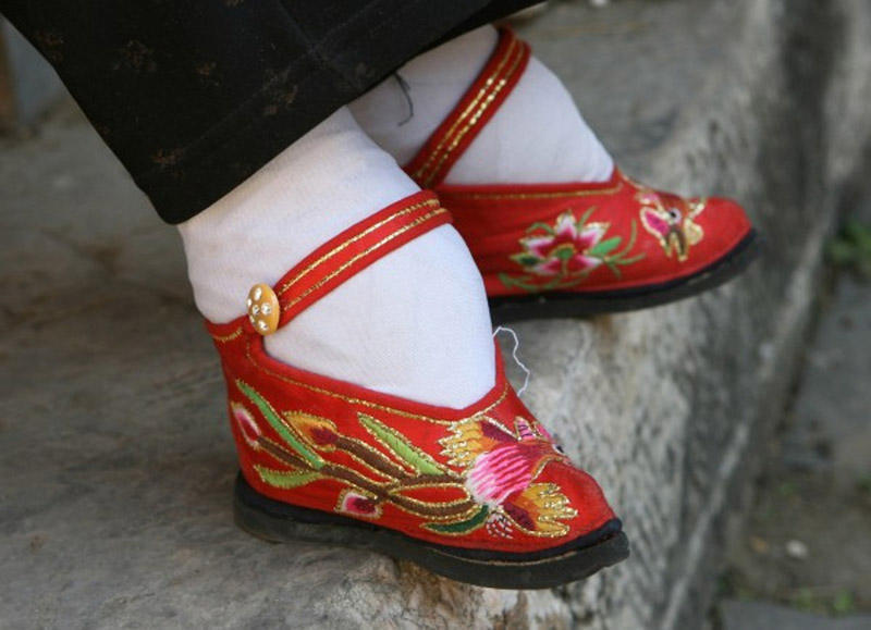 Золотые лотосы: как в Китае проходило «бинтование ног»