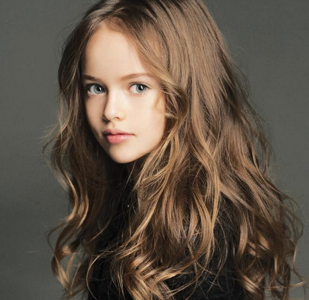 10 самых красивых детей-моделей, которые содержат своих родителей