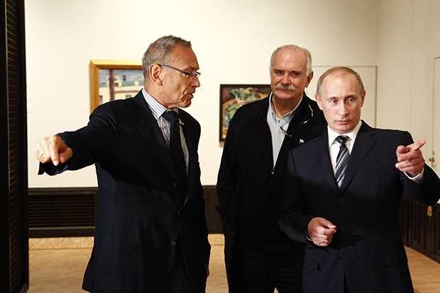 На поклон: о чем российские и мировые звезды просили Путина