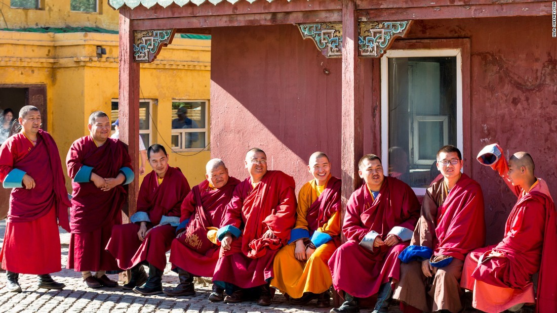 Буддистские монахи