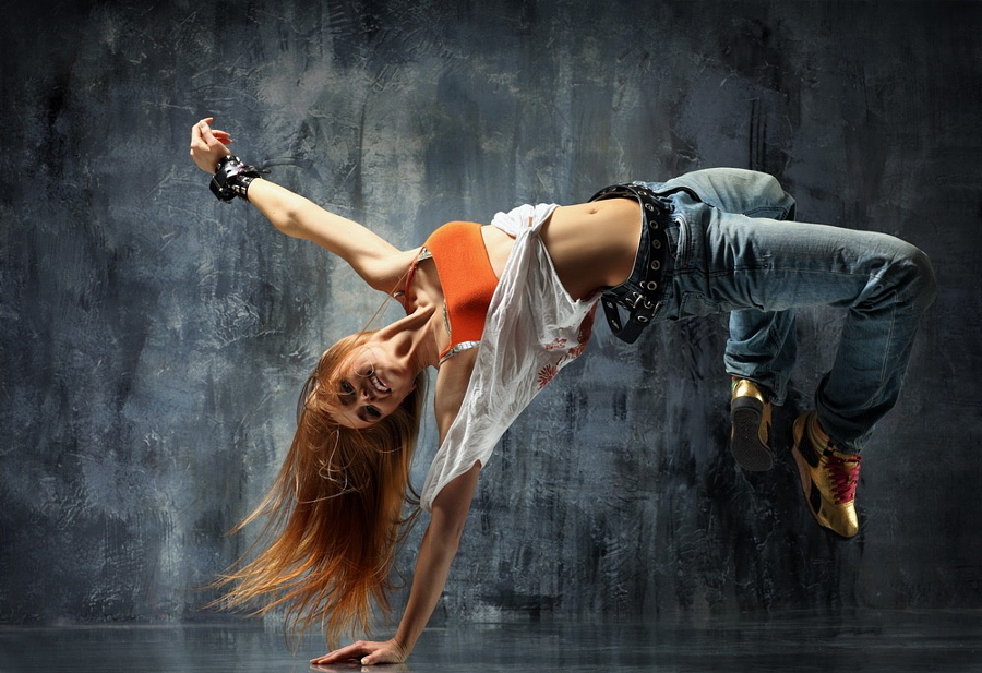 20 фотографий брейк-данса: уличный танец, который обошёл все законы физики и гравитации