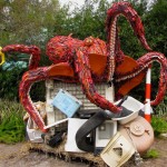13 потрясающих скульптур, сделанных из мусора