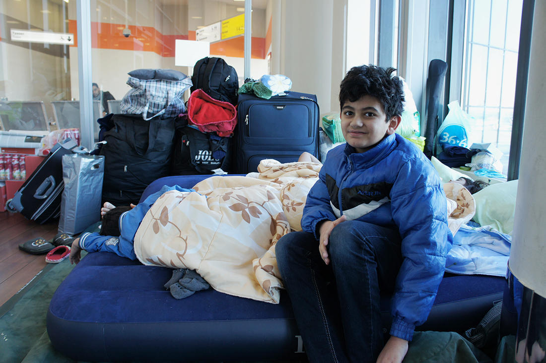 Как в аэропорту Шереметьево живет семья курдских беженцев