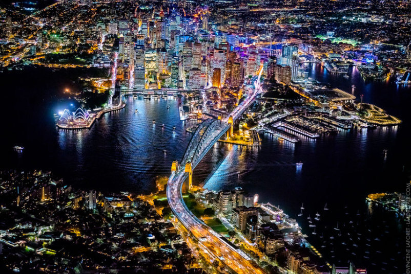 10 невероятных аэроснимков ночных городов 