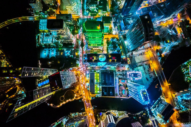 10 невероятных аэроснимков ночных городов
