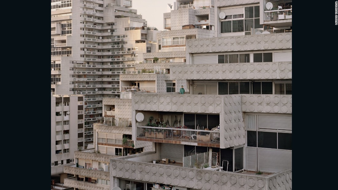Парижская архитектура, напоминающая картины из фильма "Голодные игры"