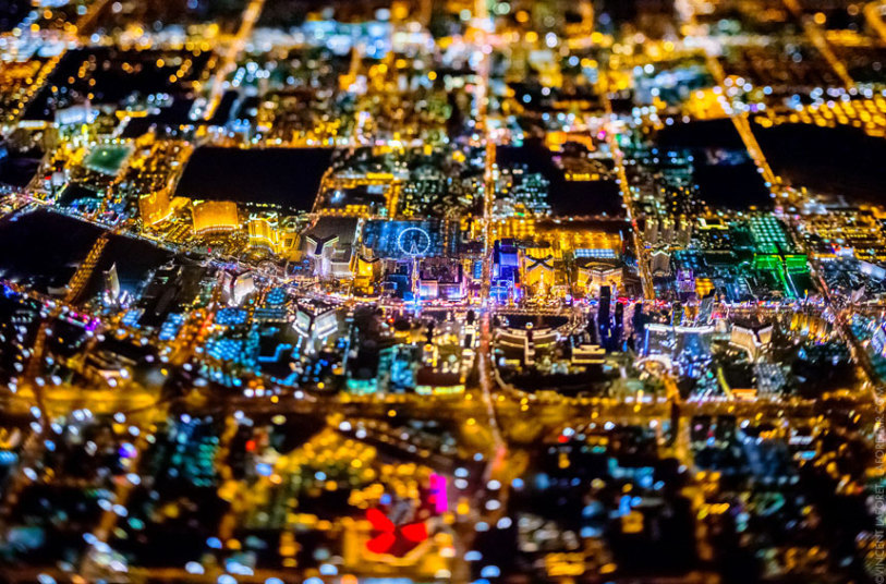 10 невероятных аэроснимков ночных городов