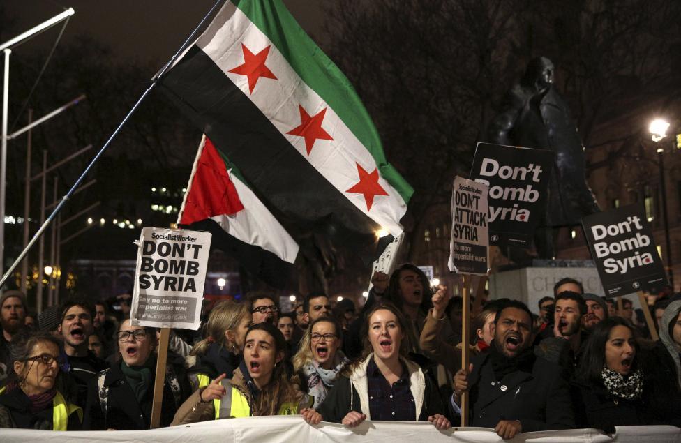 В Лондоне прошли протесты против авиаударов по ИГИЛ в Сирии 