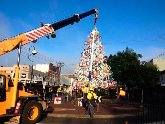 Британцы ищут «самую ужасную» рождественскую елку в мире