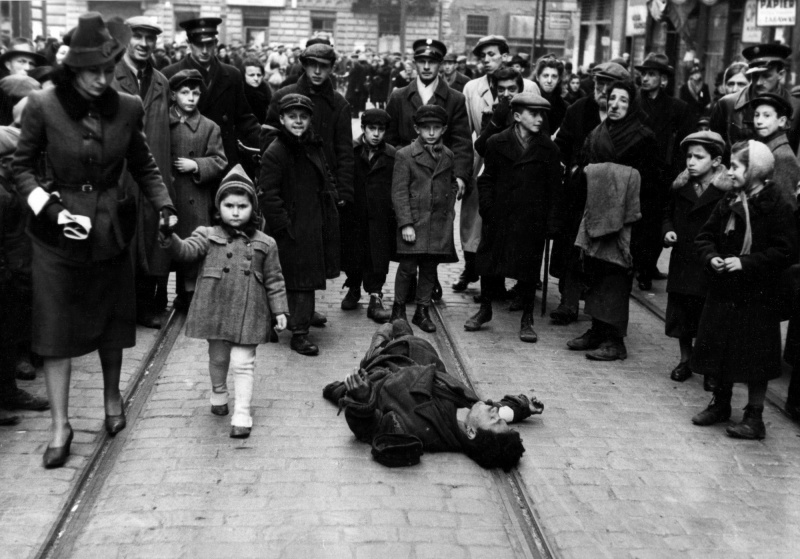 Тяжелые снимки, запечатлевшие жизнь и смерть в варшавском гетто