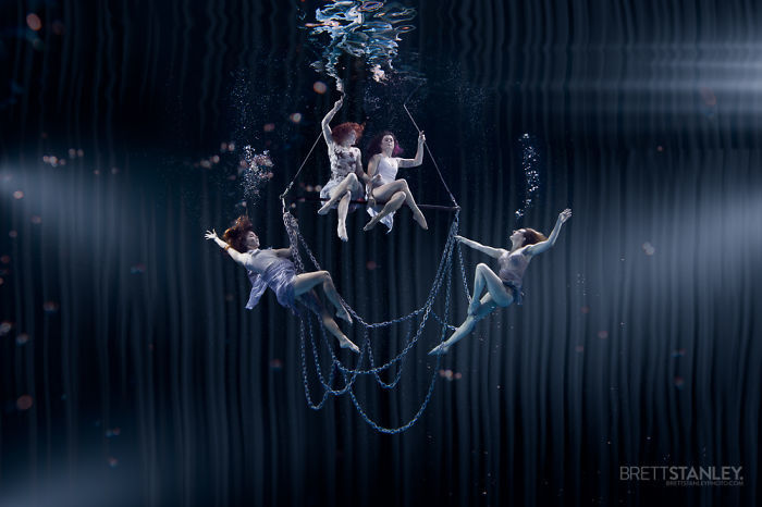 Восхитительные подводные фотографии артистов цирка