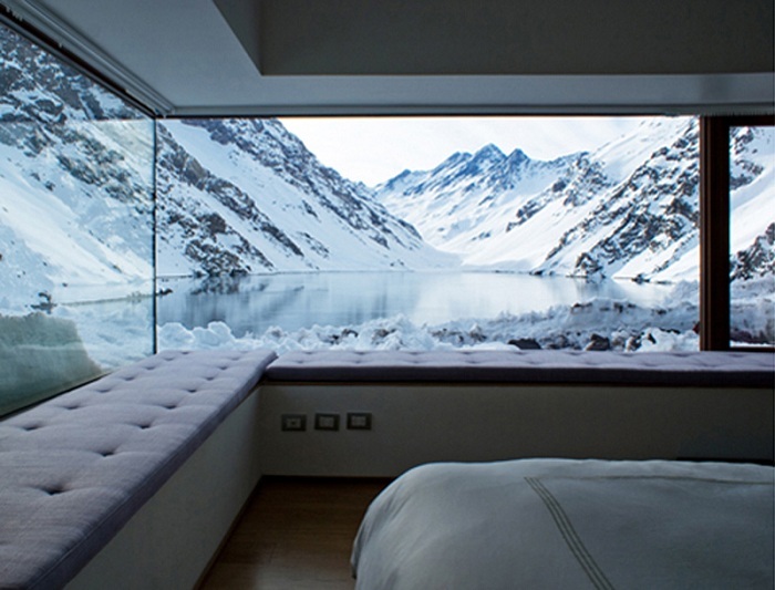 10 уютных спален с чарующими зимними видами из окна