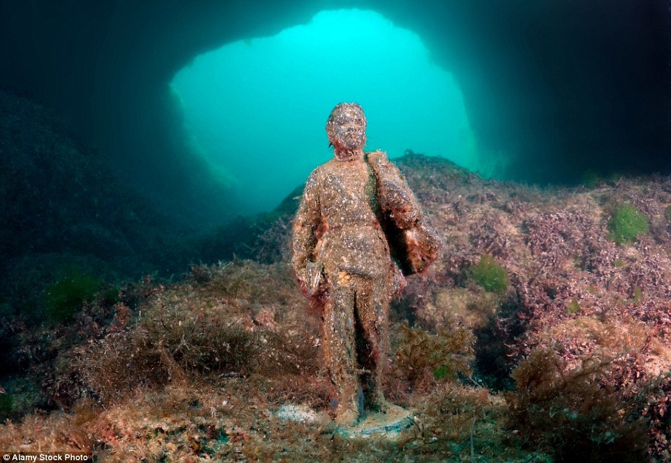 Подводный музей «Аллея вождей» на мысе Тарханкут