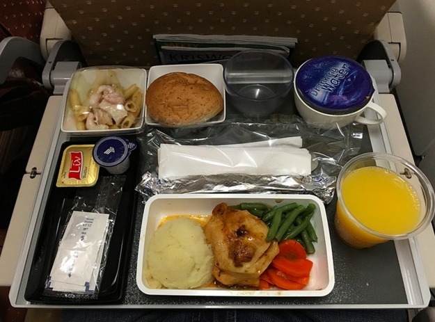Еда в самолетах. Отличие бизнес-класса от эконом