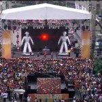 Один из самых масштабных флешмобов  устроили поклонники группы Black Eyed Peas