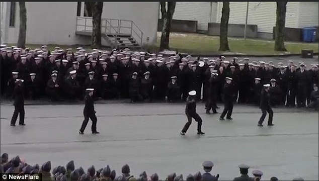 ВМС Норвегии исполнили флешмоб на церемонии 