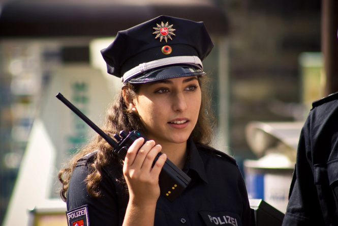 Самые красивые девушки-полицейские из разных стран