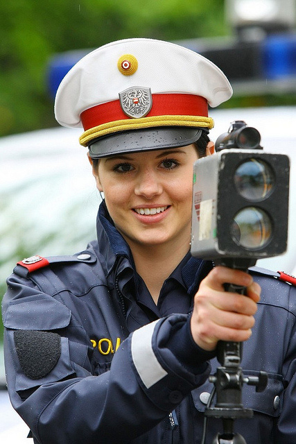 Самые красивые девушки-полицейские из разных стран