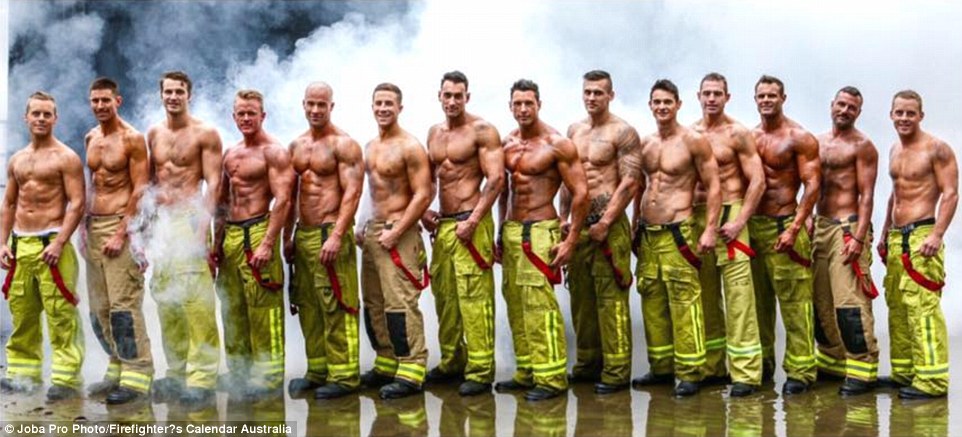 Фотографии со съемок благотворительного календаря с участием раздетых пожарных