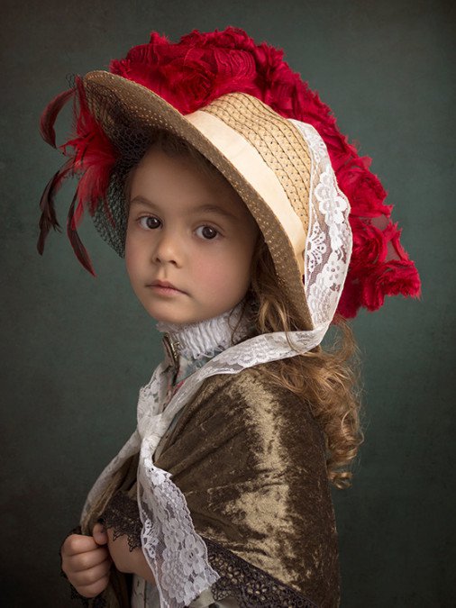 Фотограф делает снимки своей дочери в стиле классических картин