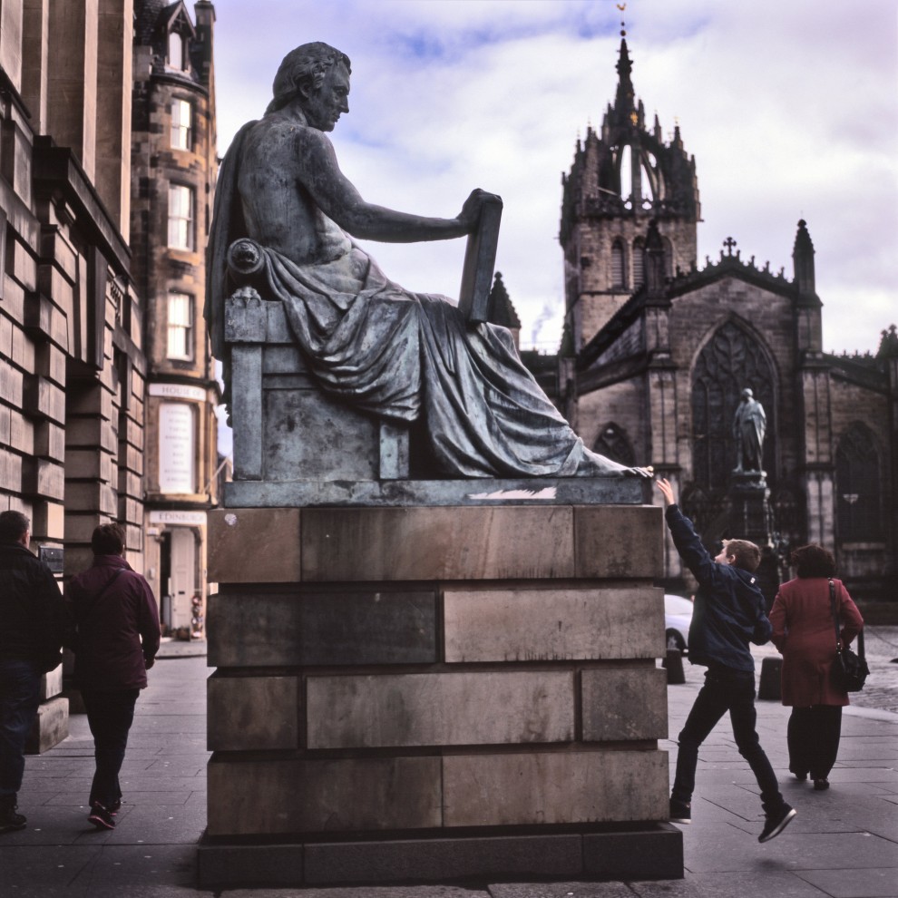 Памятник шотландскому философу Дэвиду Юму 