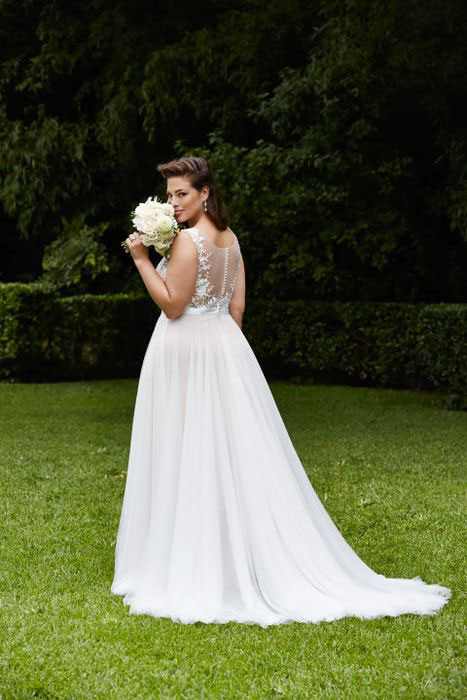 7 самых красивых свадебных платьев для девушек с пышными формами