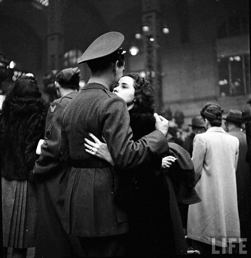 Исторические фотографии о любви во время войны