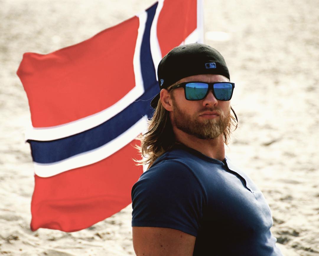 Любимый викинг Instagram: Норвежский морской офицер, увидев которого девушки падают в обморок 