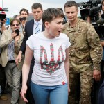 Помилованная украинская военнослужащая Надежда Савченко вернулась домой
