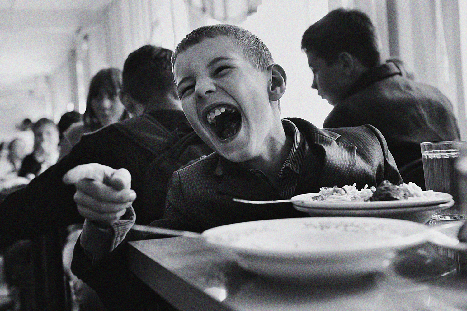 Черно-белые детские фотографии: когда главное - эмоции