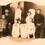 Посмертные семейные фотографии: традиция, объединявшая живых и мёртвых в Викторианскую эпоху