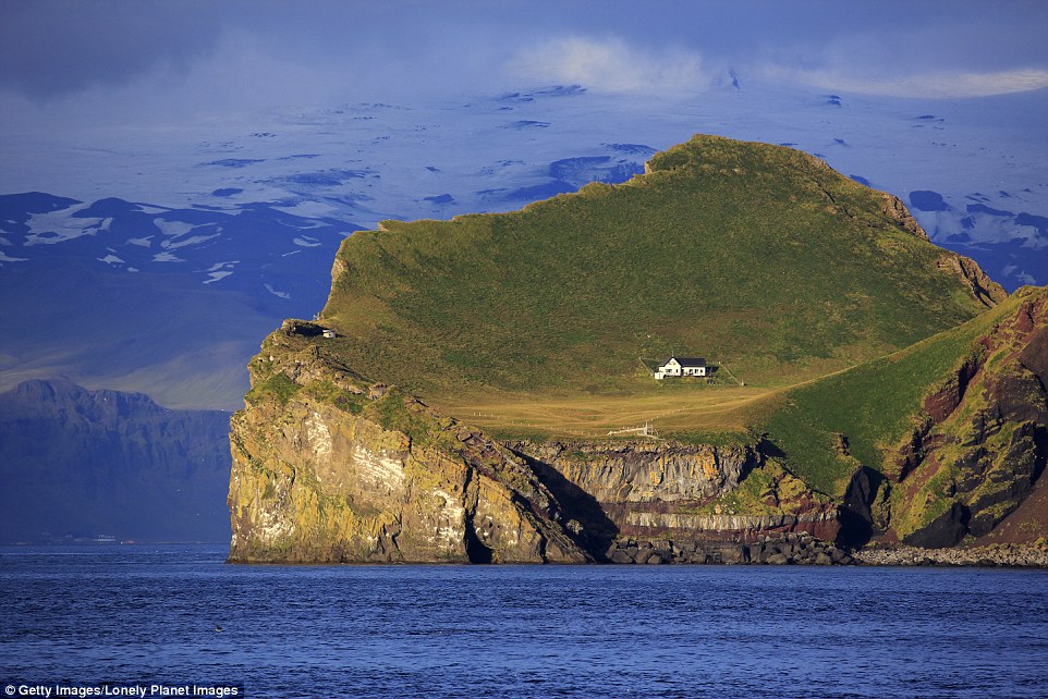 Единственный дом на острове Эдлидаэй в Исландии
