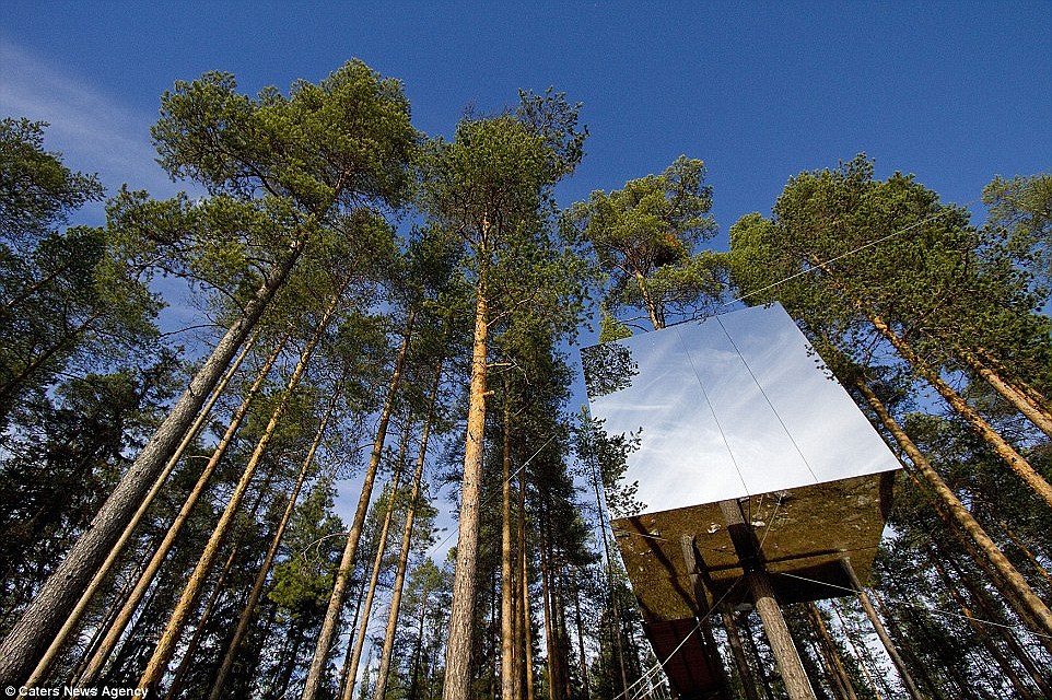 « Зеркальный куб» в Харадсе, Швеция