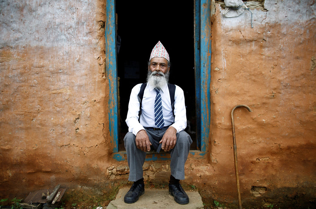 Как проходят будни самого старого ученика Непала