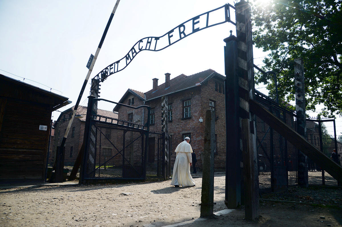 Визит Папы Франциска в лагерь смерти Освенцим