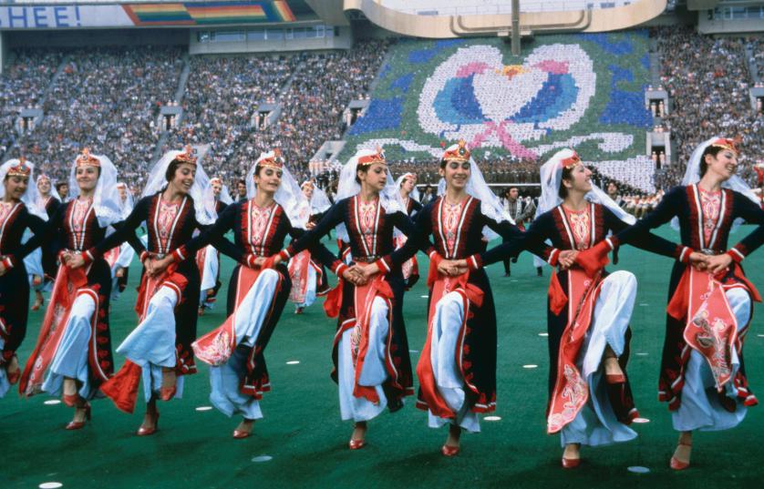 Церемония открытия Олимпийских игр в разные годы