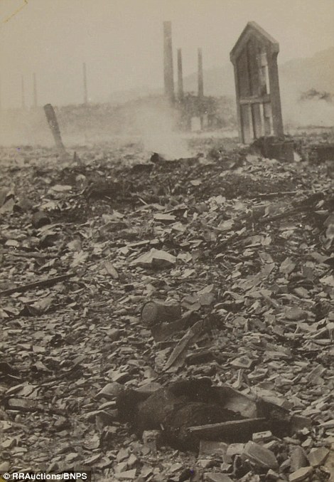 Конфискованные фотографии разрушенного ядерной бомбой Нагасаки