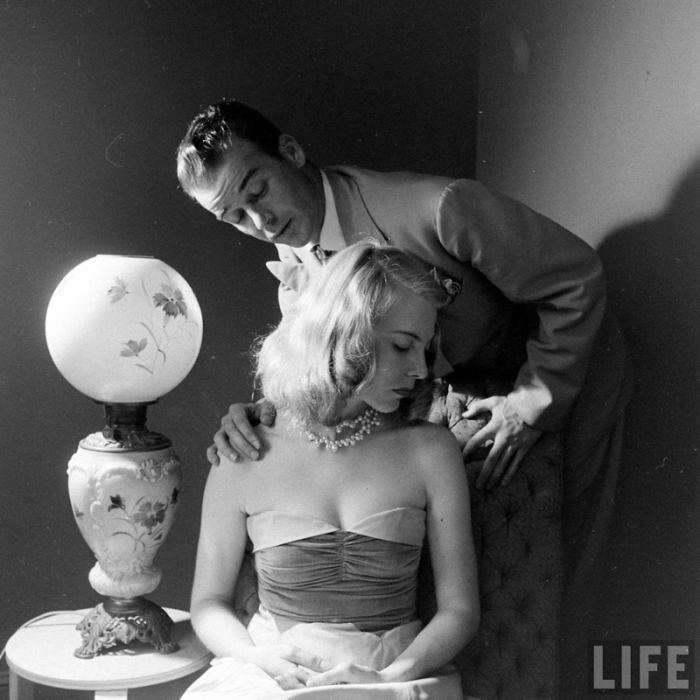 Закулисная жизнь американского модельного агентства конца 40-х годов 