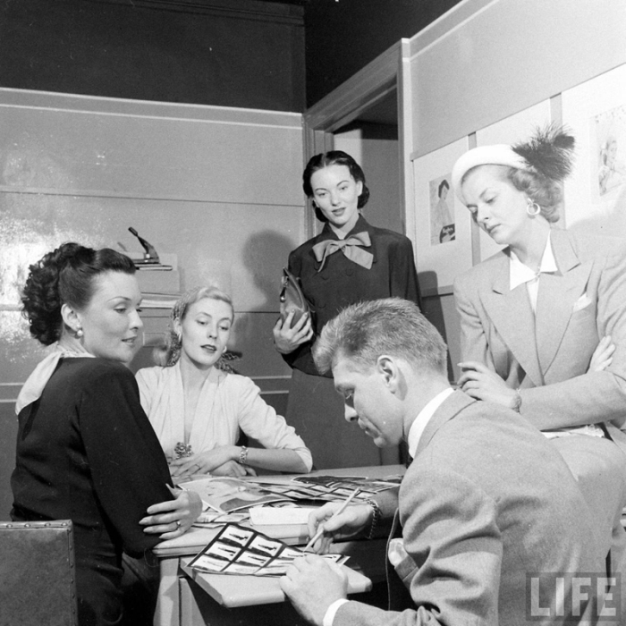Закулисная жизнь американского модельного агентства конца 40-х годов 