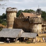 Во Франции строят замок в соответствии с технологиями 13-го века