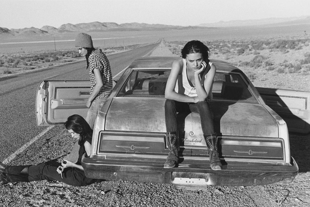 «Город-призрак» Штефана Вюрта: три раскрепощённые девушки неделю снимались в пустыне Невады