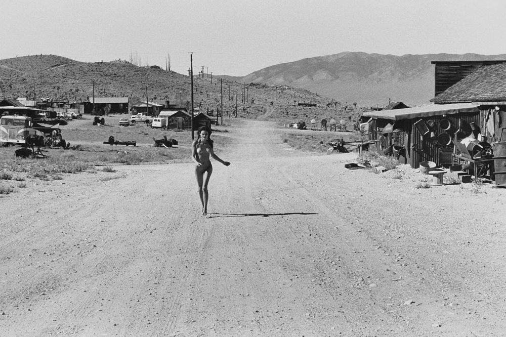 «Город-призрак» Штефана Вюрта: три раскрепощённые девушки неделю снимались в пустыне Невады