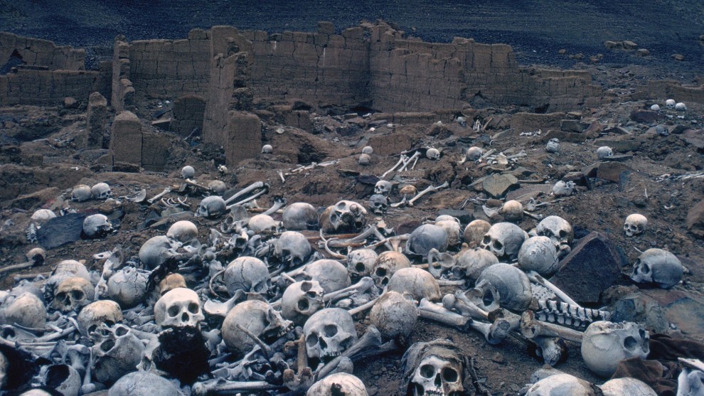 На кладбище Чаучия в пустыне Сечура в Перу