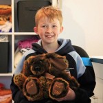 Доброе сердце: 12-летний мальчик сшил более 800 игрушек для больных детей